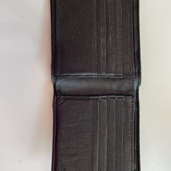 Authentic FENDI wallet, with original box and bag - Picture 3 of 7